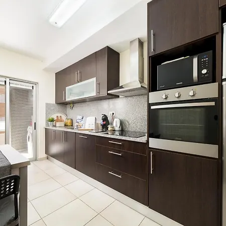 Daire T1 V Do Ac&piscina&garagem Quarteira