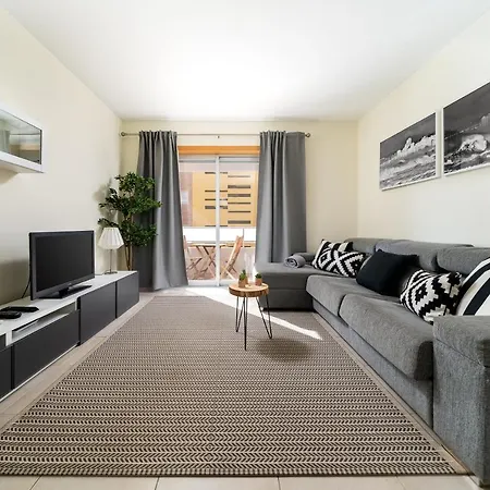 アパート T1 V Do Ac&piscina&garagem クアルテイラ