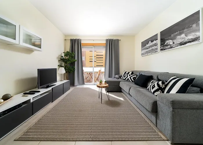 Apartmán T1 V Do Ac&piscina&garagem Quarteira